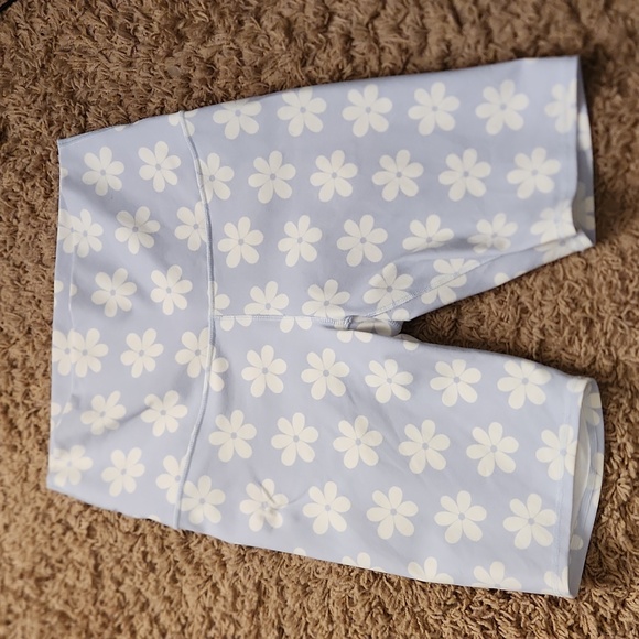 Levis womans floral print bike shorts size medium - Picture 2 of 7